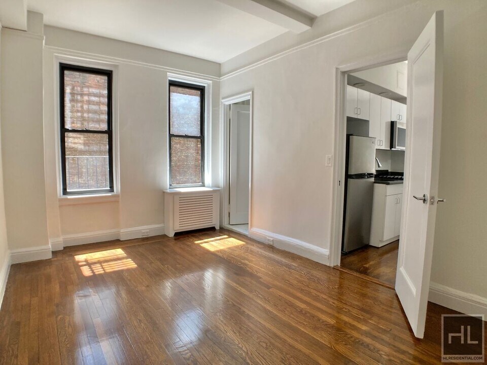 EAST 46 STREET in New York, NY - Building Photo