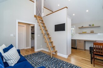 12 Maugus Ave in Wellesley, MA - Building Photo - Building Photo