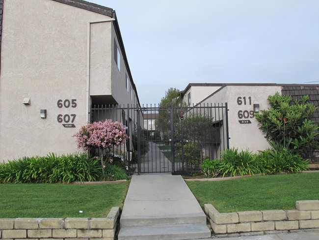 605 N Nicholson Ave in Monterey Park, CA - Building Photo - Building Photo