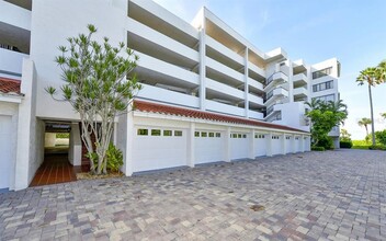 1485 Gulf of Mexico Dr in Longboat Key, FL - Foto de edificio - Building Photo