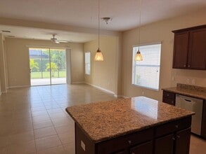 4620 Whispering Leaves Dr in Sarasota, FL - Building Photo - Building Photo