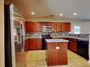 405 Crystal Oaks Ln in Moncks Corner, SC - Building Photo - Building Photo