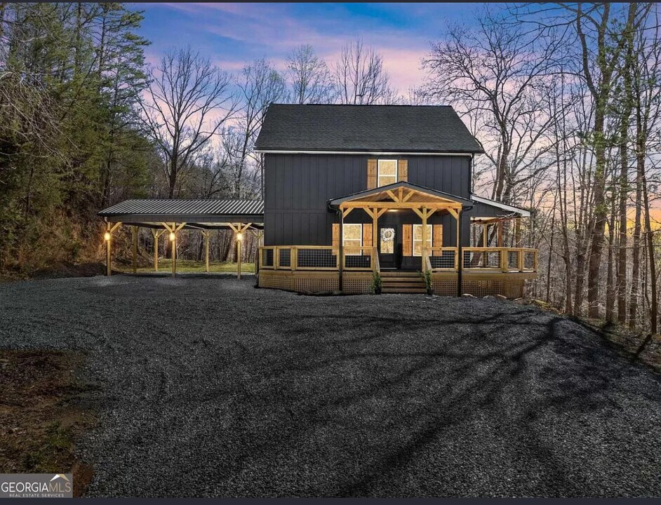 747 Golden Ave in Dahlonega, GA - Building Photo