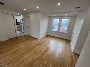 20 Parkview Ave-Unit -3 in Belleville, NJ - Foto de edificio - Building Photo