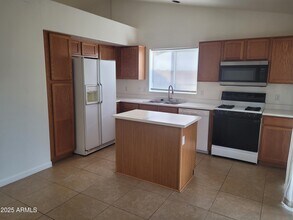 9242 W Charleston Ave in Peoria, AZ - Building Photo - Building Photo