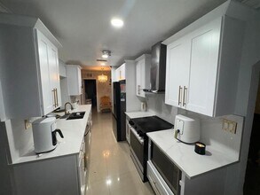 6704 Inwood in North Lauderdale, FL - Building Photo - Building Photo