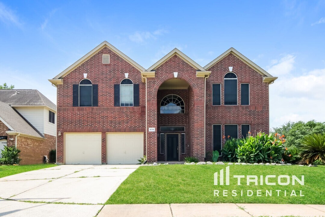 2311 Daneswood Ct in Spring, TX - Building Photo