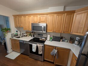 26 Marion St, Unit 2 in Brookline, MA - Foto de edificio - Building Photo