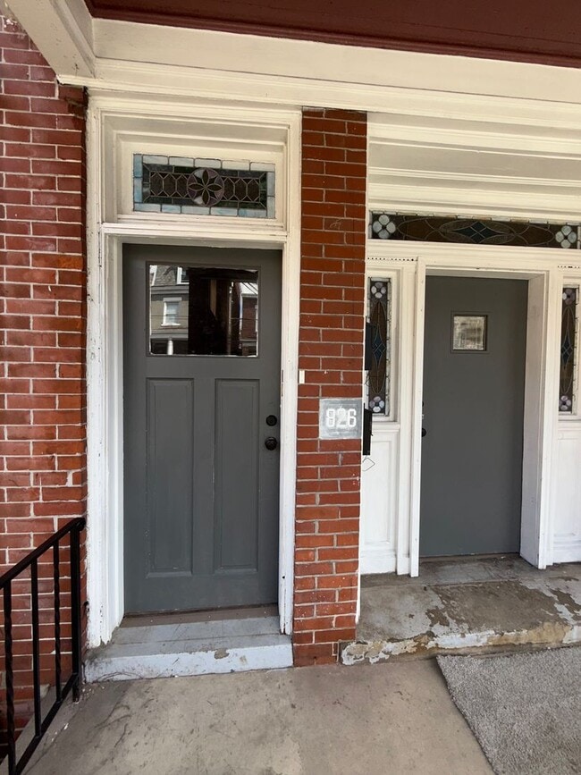 826 Collins St in Pittsburgh, PA - Building Photo - Building Photo