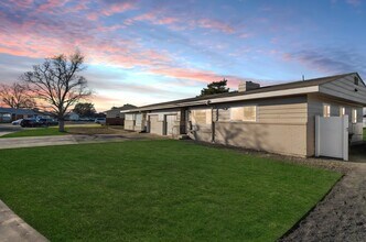 604 W Crest Dr in Moses Lake, WA - Foto de edificio - Building Photo