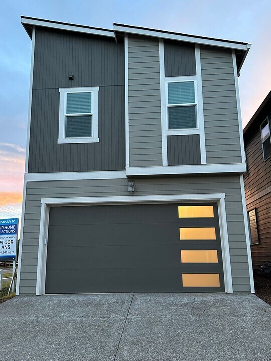 1798 NW Landon St in McMinnville, OR - Building Photo