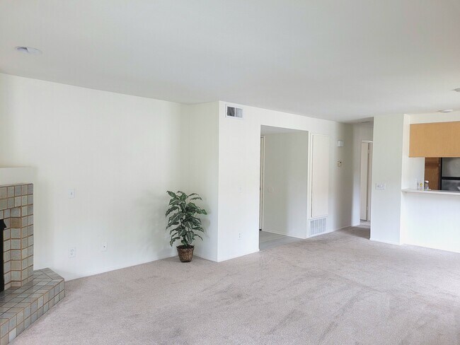 4859 Bella Pacific Row, Unit 230 in San Diego, CA - Building Photo - Building Photo