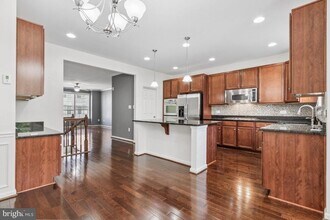 42219 Dean Chapel Square in Chantilly, VA - Building Photo - Building Photo