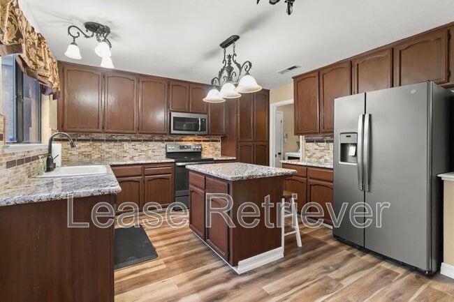 1921 Ridgemont Way in Tracy, CA - Building Photo - Building Photo