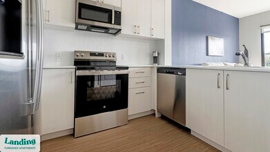 7301 Lake Bank Lp, Unit C4-305 in Ft. Myers, FL - Foto de edificio - Building Photo