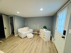 235 Country Ln in East Hartford, CT - Building Photo - Building Photo