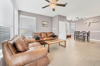 2100 Pipers Field Dr in Austin, TX - Building Photo - Building Photo