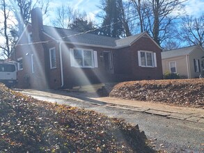 3811 Walker Ave in Greensboro, NC - Building Photo - Building Photo