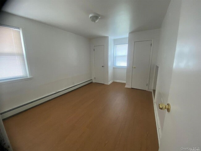 555 E State St in Long Beach, NY - Foto de edificio - Building Photo
