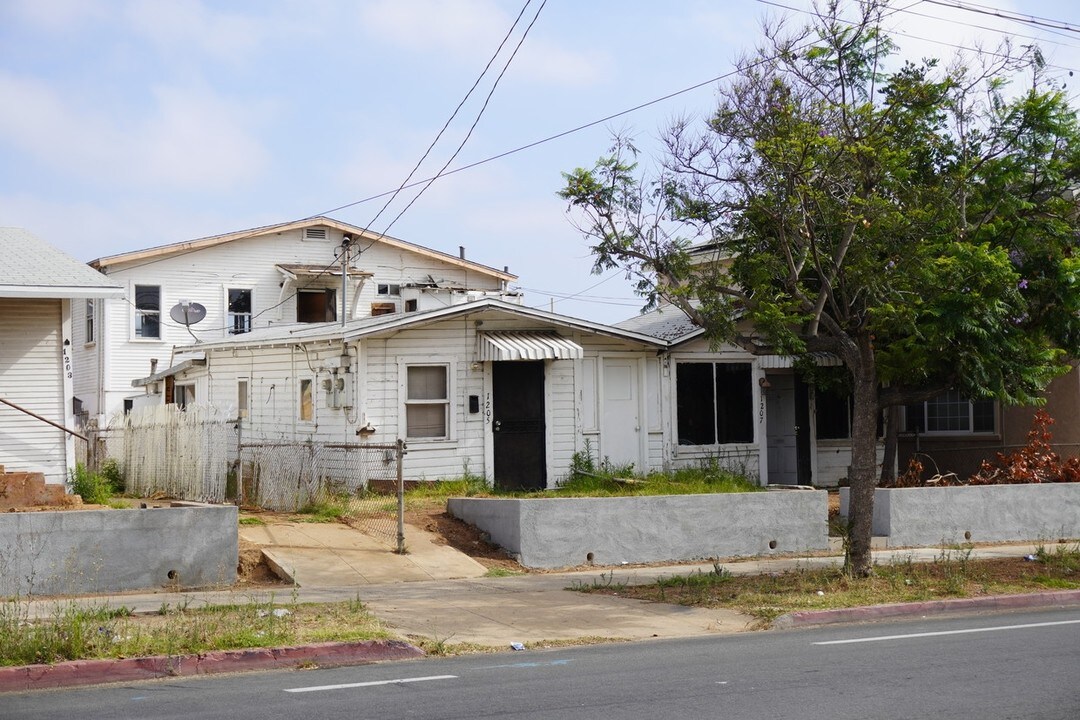 1201-1207 E 18th St in National City, CA - Building Photo