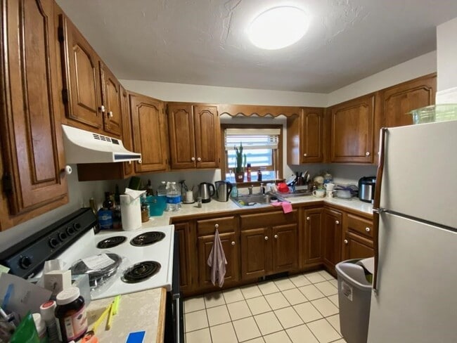 548 Pleasant St in Worcester, MA - Building Photo - Building Photo