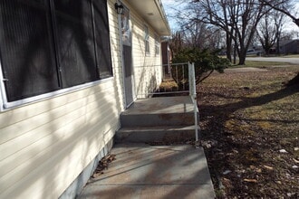 308 N Sunshine St in Marshfield, MO - Building Photo - Building Photo