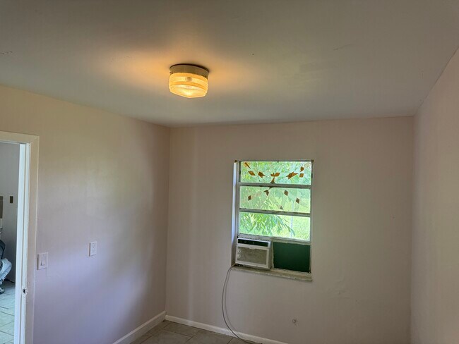 2143 Laura Ln, Unit 47B in West Palm Beach, FL - Foto de edificio - Building Photo