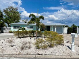 309 Bryn Mawr Island in Bradenton, FL - Building Photo