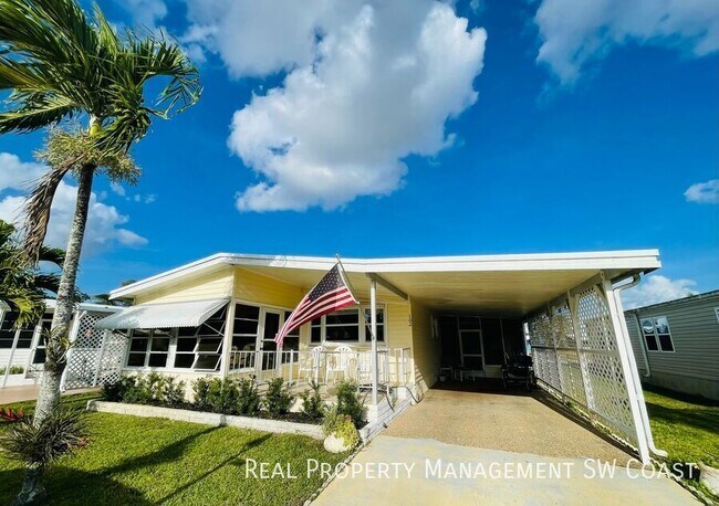 property at 102 Queen Palm Dr