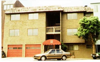 303 Roosevelt Way Apartments