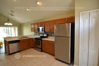 12840 Kings Lake Dr in Gibsonton, FL - Foto de edificio - Building Photo