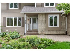 7140 Willow View Cove in Chanhassen, MN - Foto de edificio - Building Photo