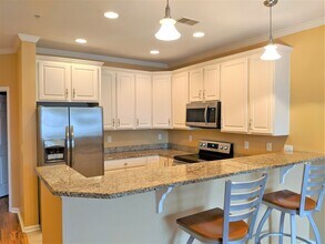3872 S Lake Dr in St. Francis, WI - Building Photo - Building Photo