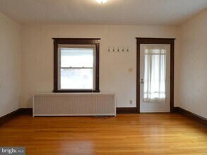 2203 Fairview Ave in Easton, PA - Building Photo - Building Photo