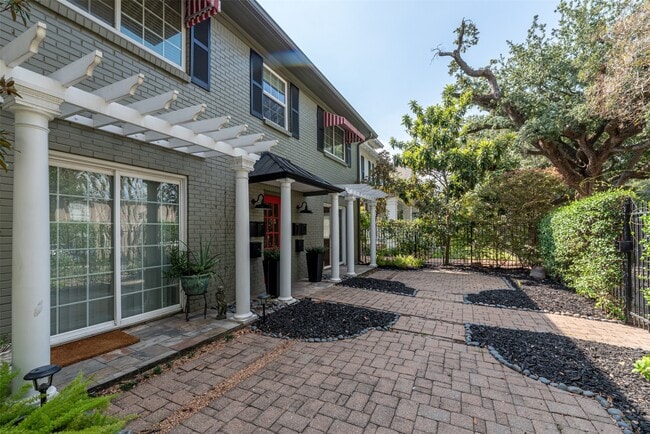 210 Emerson St in Houston, TX - Building Photo - Building Photo