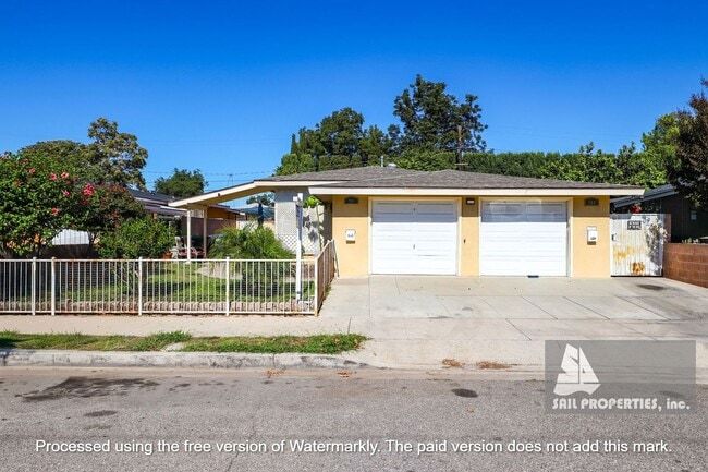 property at 701 E Chalynn Cir
