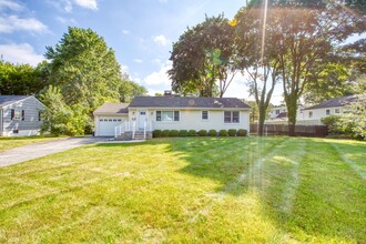16 Lloyd Rd in Norwalk, CT - Building Photo - Building Photo