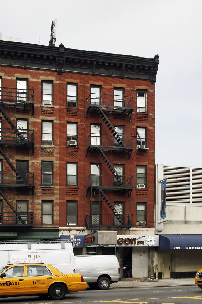 725 11th Ave in New York, NY - Building Photo - Building Photo