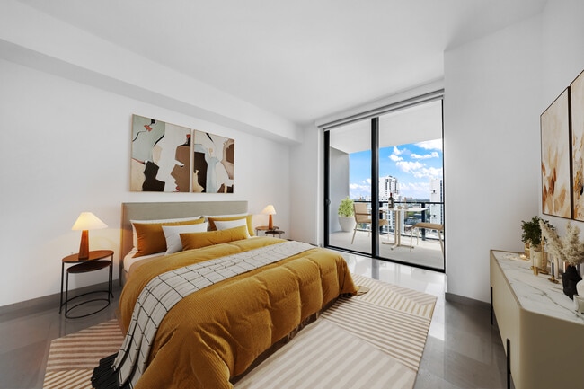 88 SW 7th St, Unit 1004 in Miami, FL - Foto de edificio - Building Photo