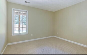 4609 Luxberry Dr in Fairfax, VA - Foto de edificio - Building Photo