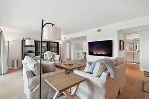 3951 Gulf Shore Blvd N in Naples, FL - Building Photo