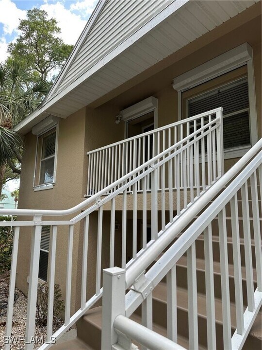 138 Pebble Shores Dr in Naples, FL - Building Photo