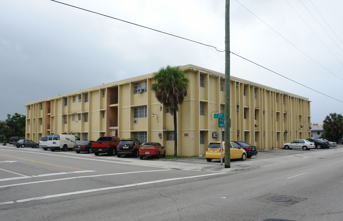 416 E 27th St in Hialeah, FL - Building Photo