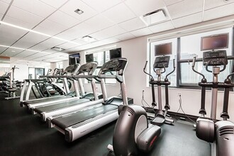 70 W Huron St, Unit 1212 in Chicago, IL - Building Photo - Building Photo