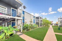 1802 N Wayside Dr photo'