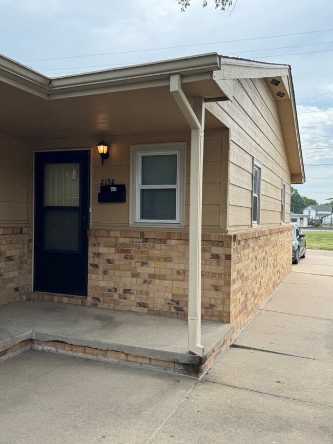 2152 Santa Fe S