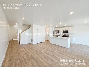 866 E Sand Dollar Wy in Saratoga Springs, UT - Foto de edificio - Building Photo