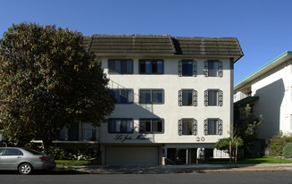 La Jolie Maison Apartments