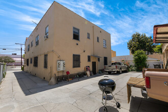 611 Micheltorena St in Los Angeles, CA - Building Photo - Building Photo