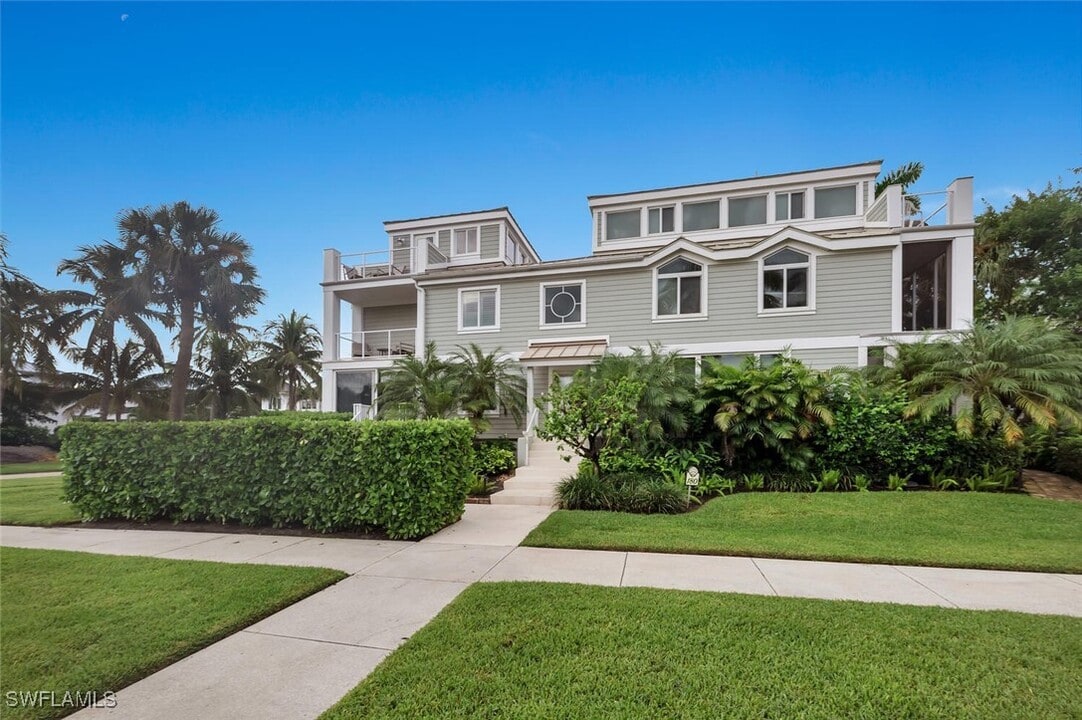 180 6th Ave S in Naples, FL - Building Photo